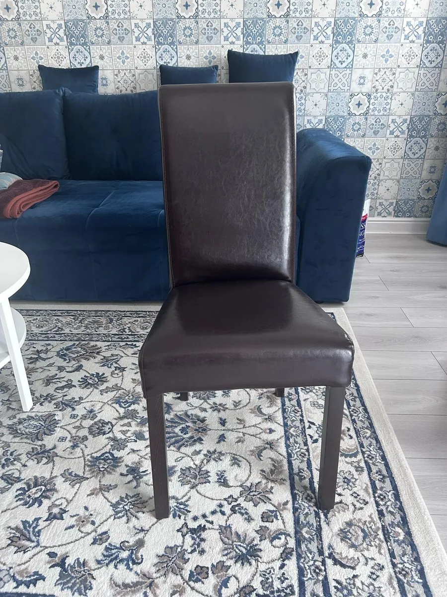 Table with chairs - Image 4