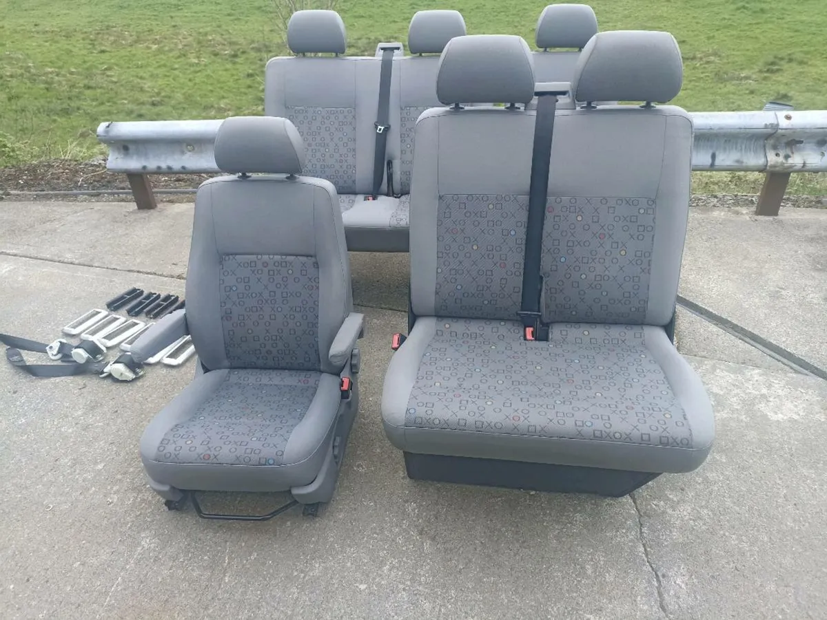 Swivel seats - Image 4