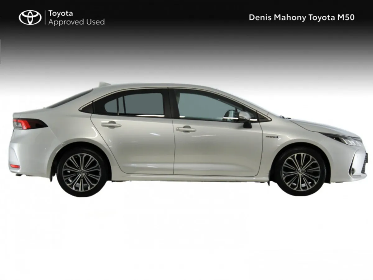 Toyota Corolla Luna Sport Saloon Hybrid - Image 3