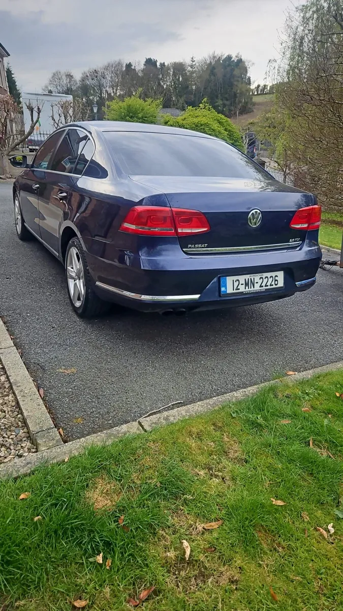 12 Volkswagen Passat - Image 3