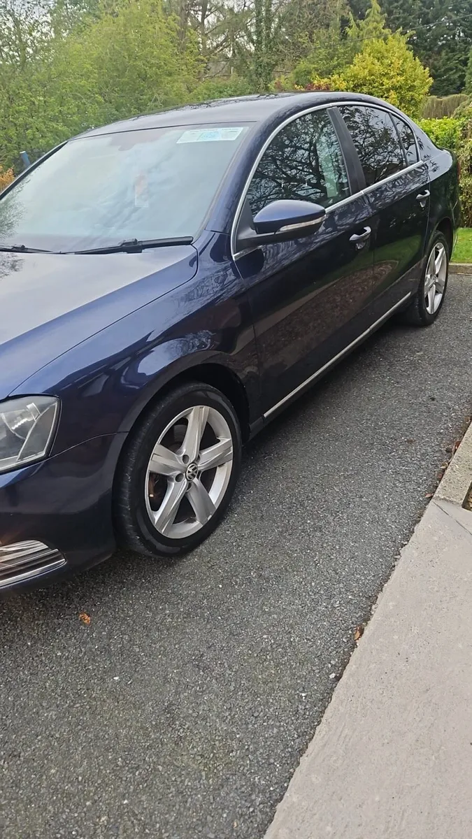 12 Volkswagen Passat - Image 4