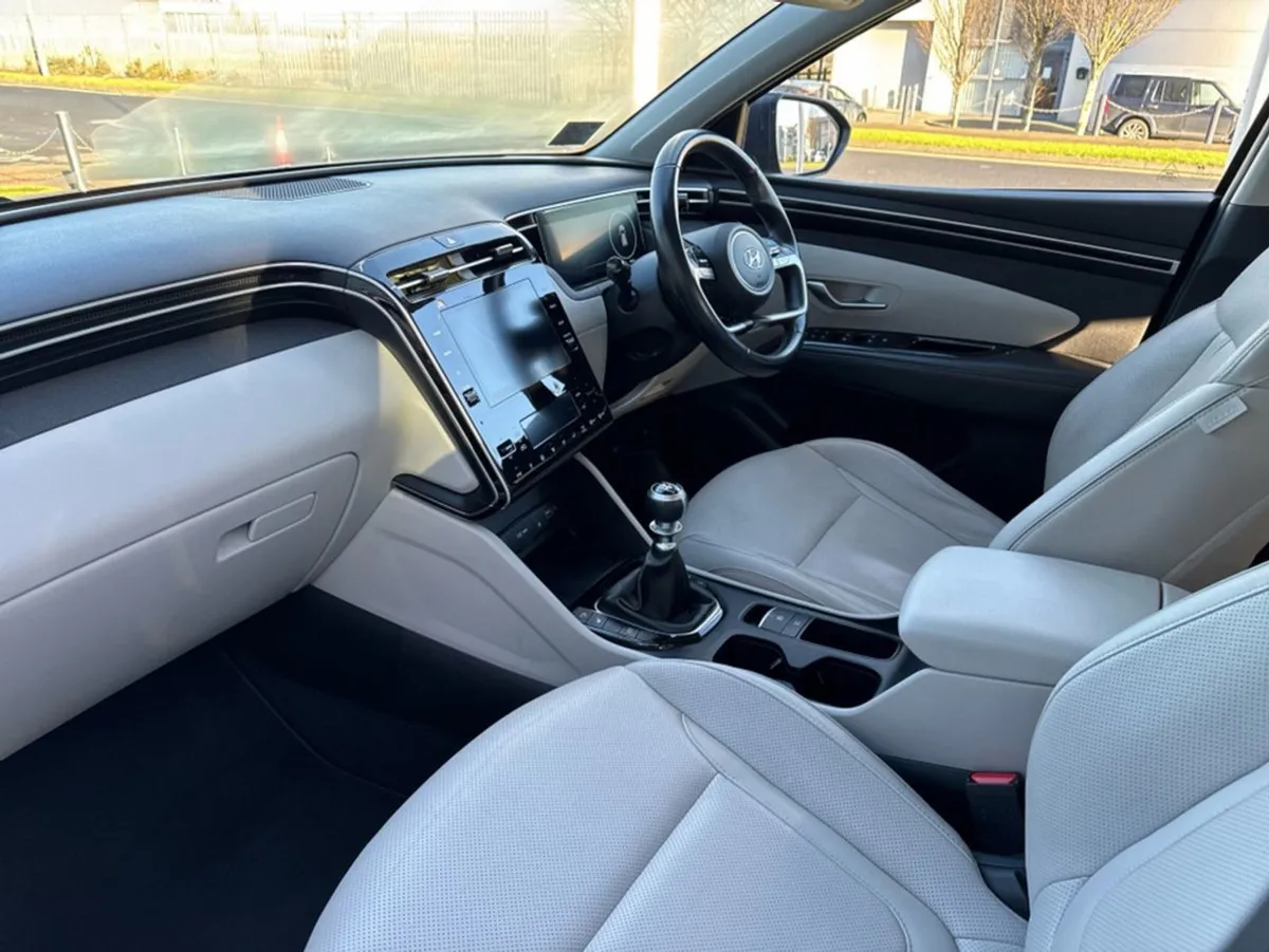 Hyundai Tucson Ix35 Executive 2WD 5DR - Image 3