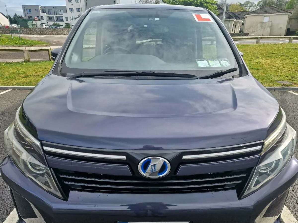 Toyota Voxy/Noah  1.8L Hybrid 7 seater Auto 94k km - Image 4