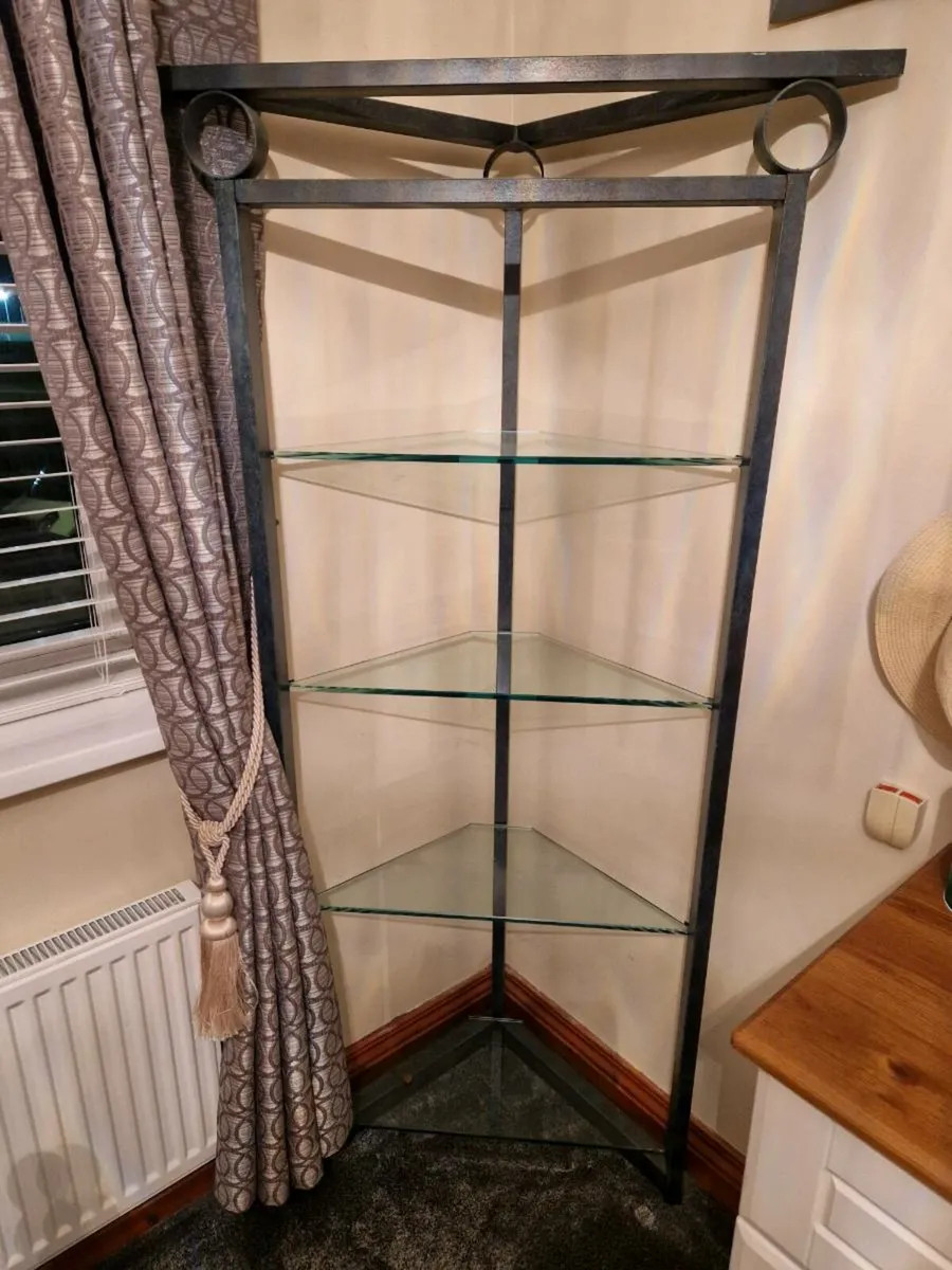 Corner unit