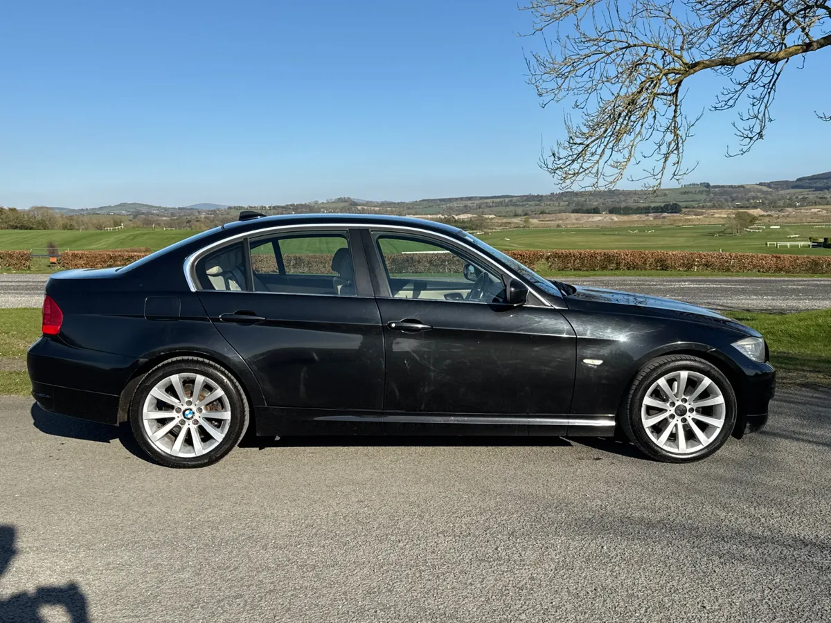 BMW 3-Series 2011 Exclusive Auto 318 - Image 4
