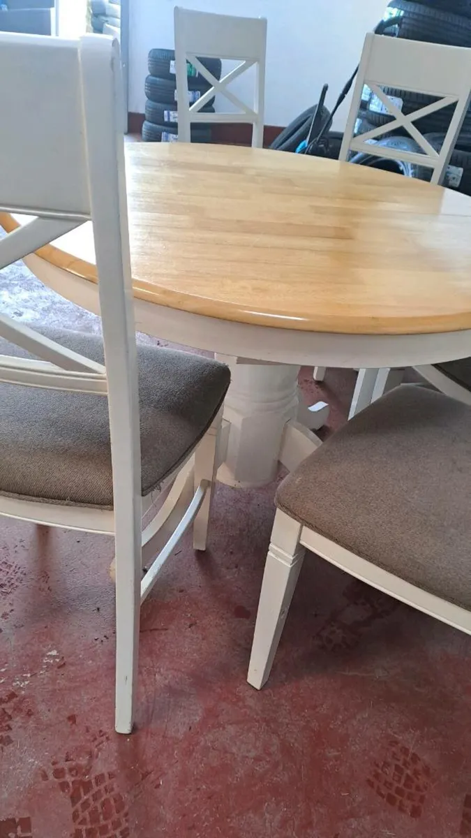 Table 6 chairs - Image 1