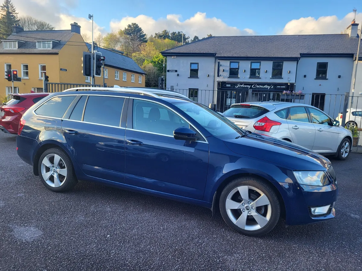 Skoda Octavia Style 1.6 TDI Estate, FSH, Long Warr - Image 2