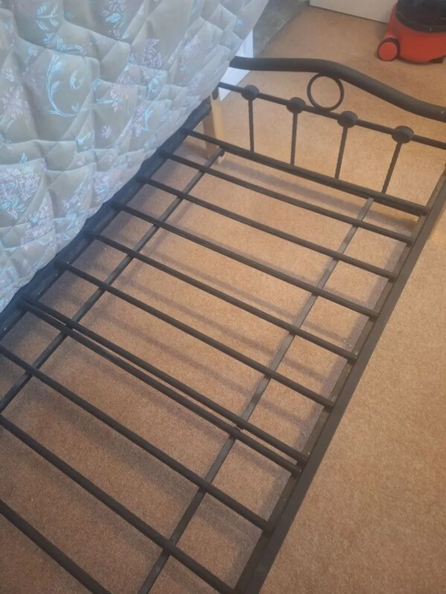 Single bed with frame - Image 4