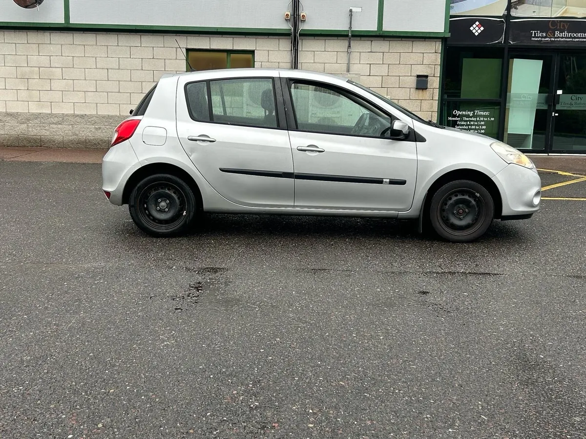 2010 Renault Clio tax 5/25 test 12/25. 125kms - Image 3
