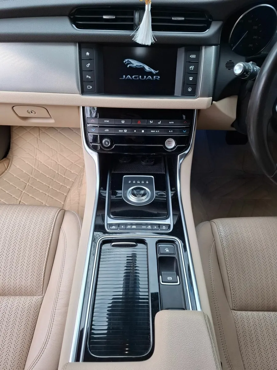 Jaguar XF 2017 SPORT 2.0 DIESEL - Image 4