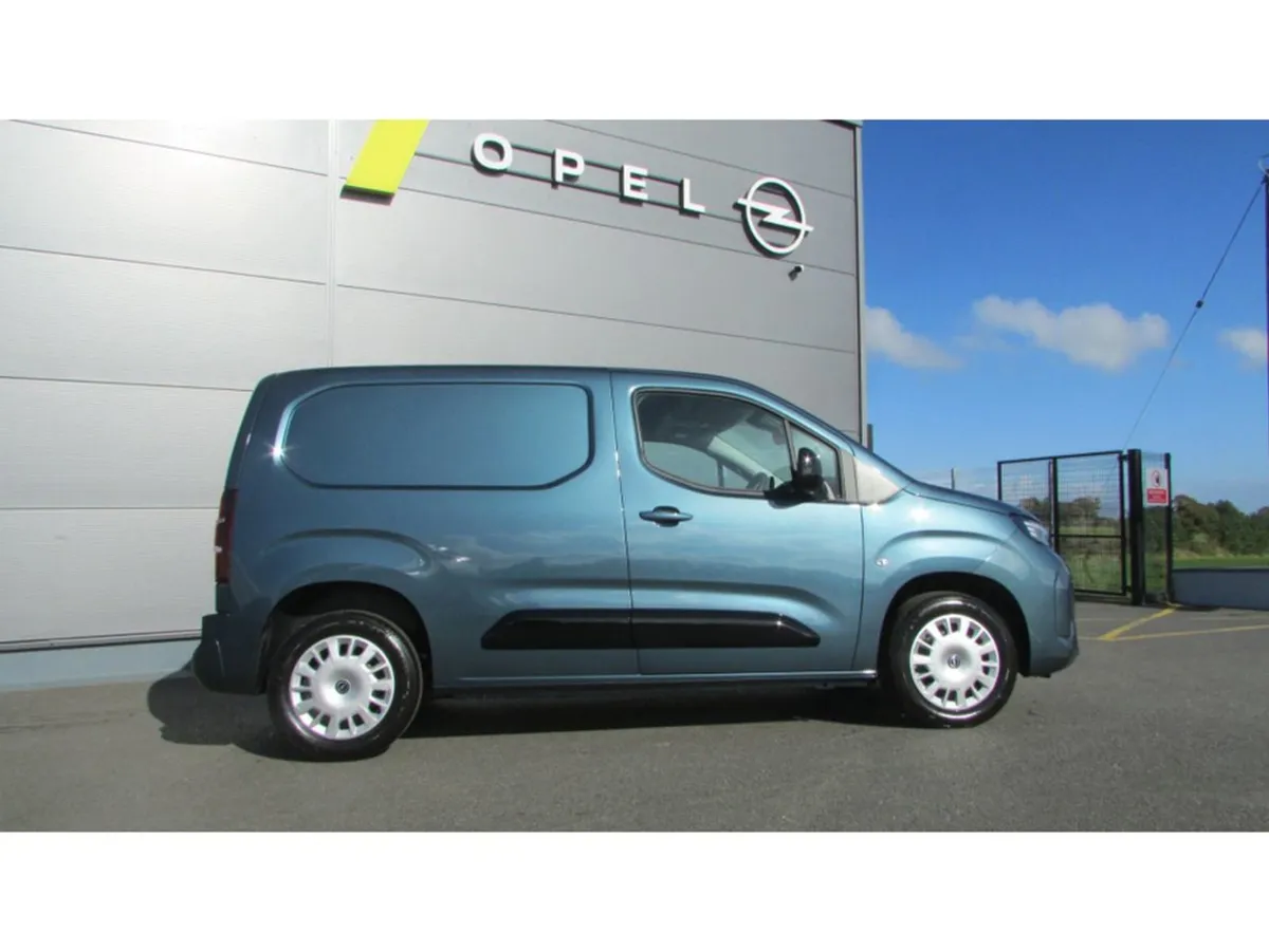 Opel Combo Sportive L1 1.5 D-turbo 130PS Automatic - Image 1