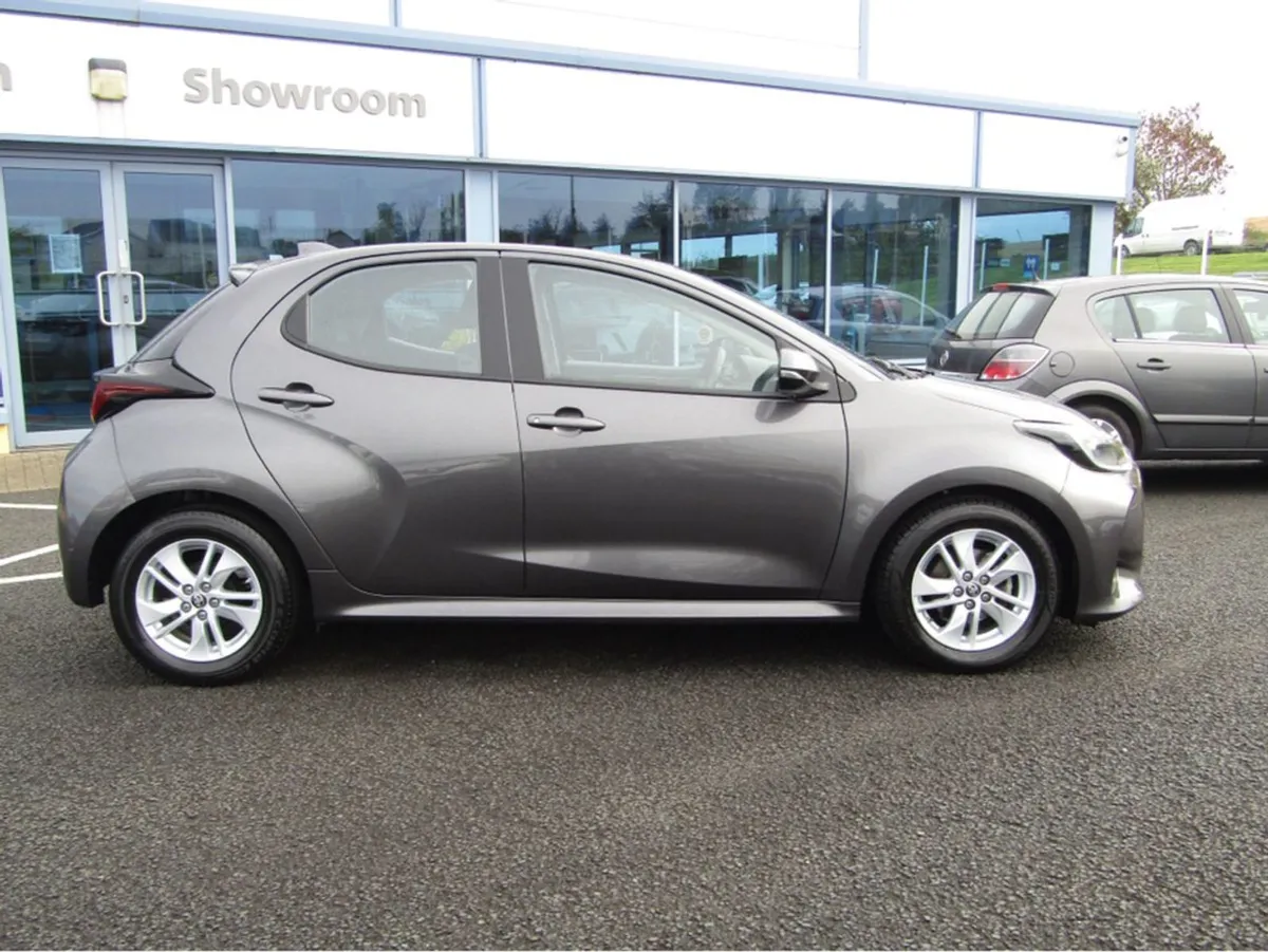 Toyota Yaris 1.0 Luna 4DR - Image 3