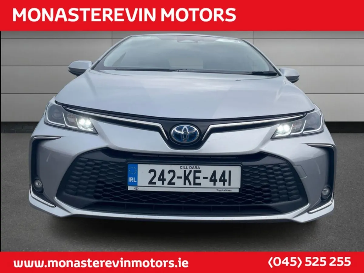 Toyota Corolla Saloon Luna Sport - Apple Carplay - Image 4