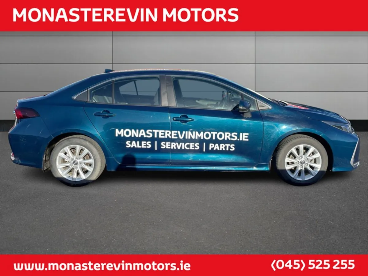 Toyota Corolla Luna Saloon 4DR Auto - Apple Carpl - Image 4