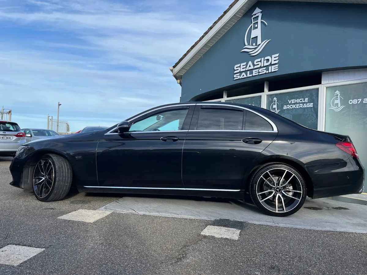 182 Mercedes Benz E220 AMG line - Image 2