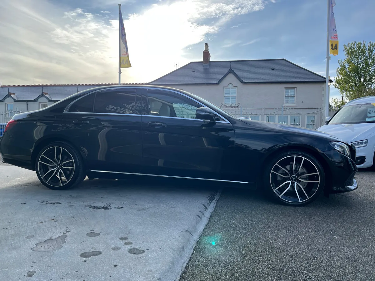 182 Mercedes Benz E220 AMG line - Image 4