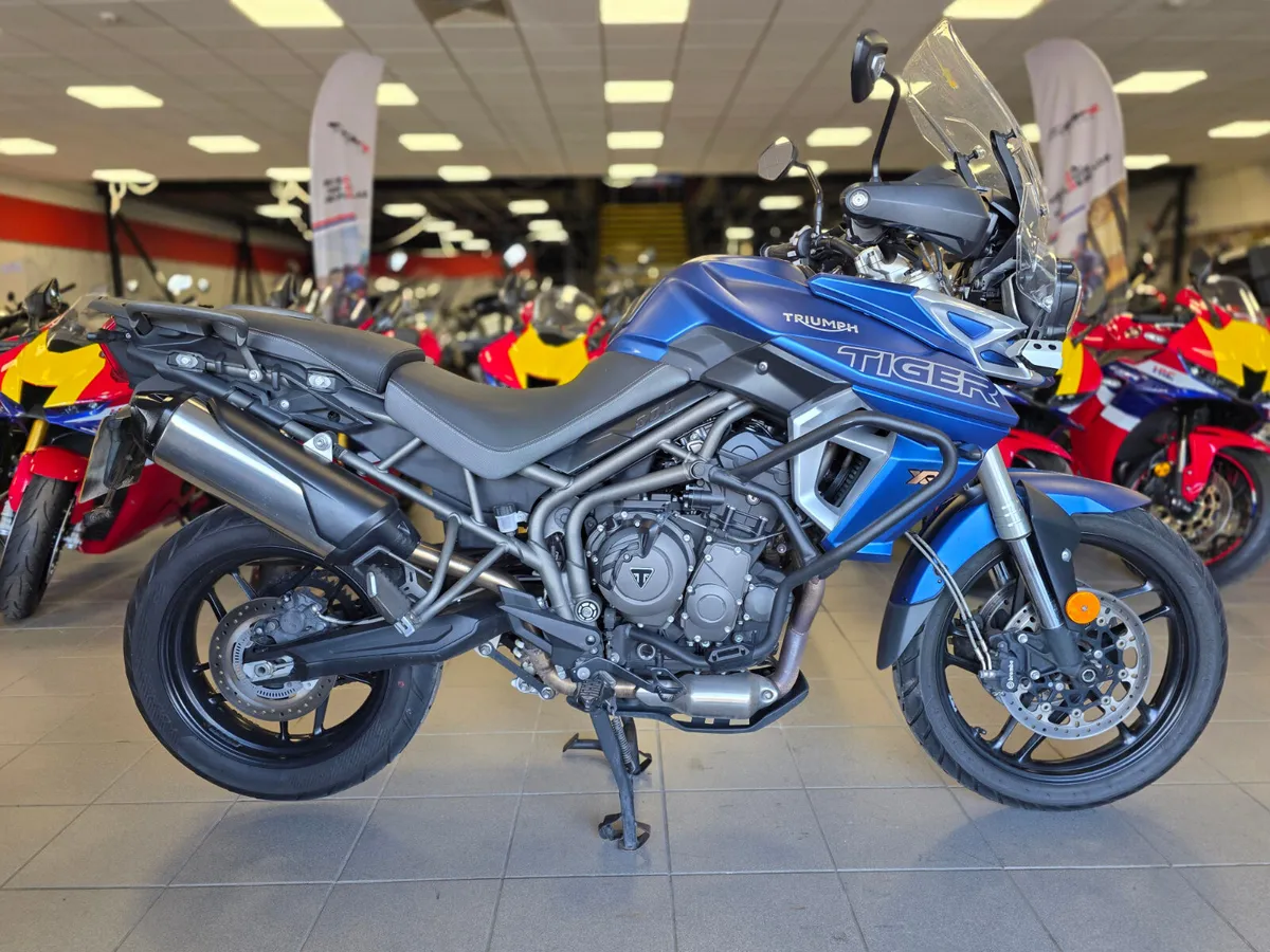 Tiumph Tiger 800 XRX - Image 1