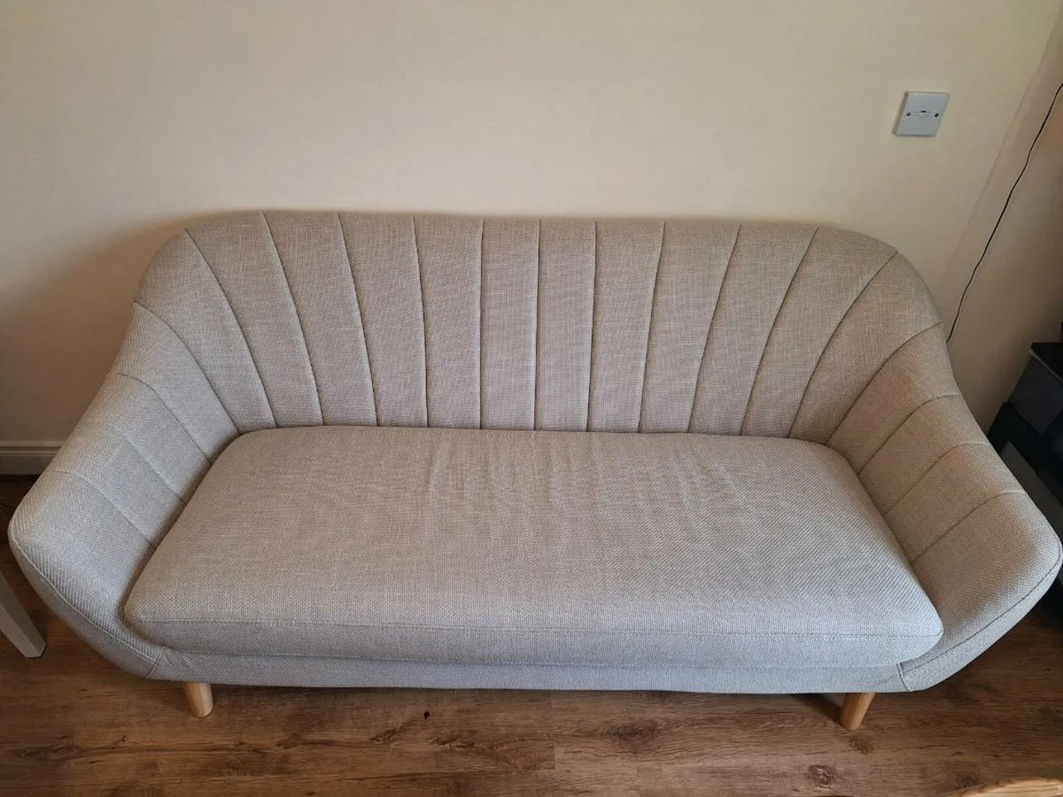 Sofa 2.5 seater 2 months old only, Like a NEW sofa - Image 2