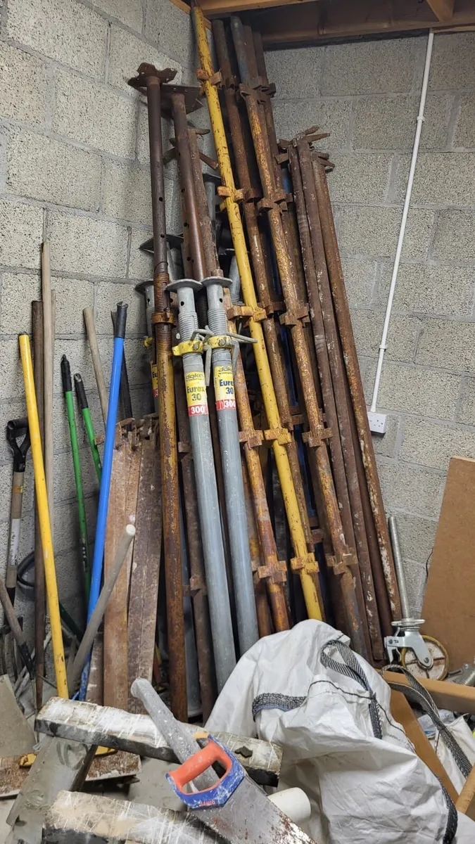 Acro props - Image 1