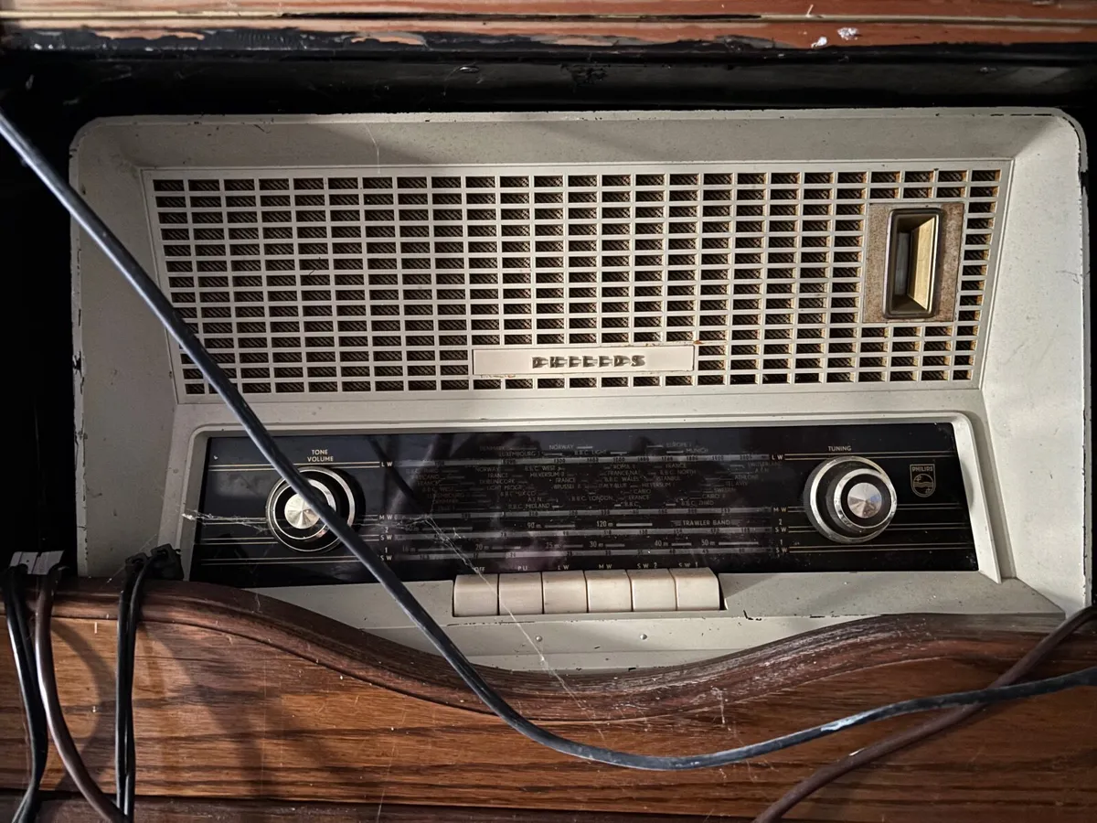 Valve radios - Image 1