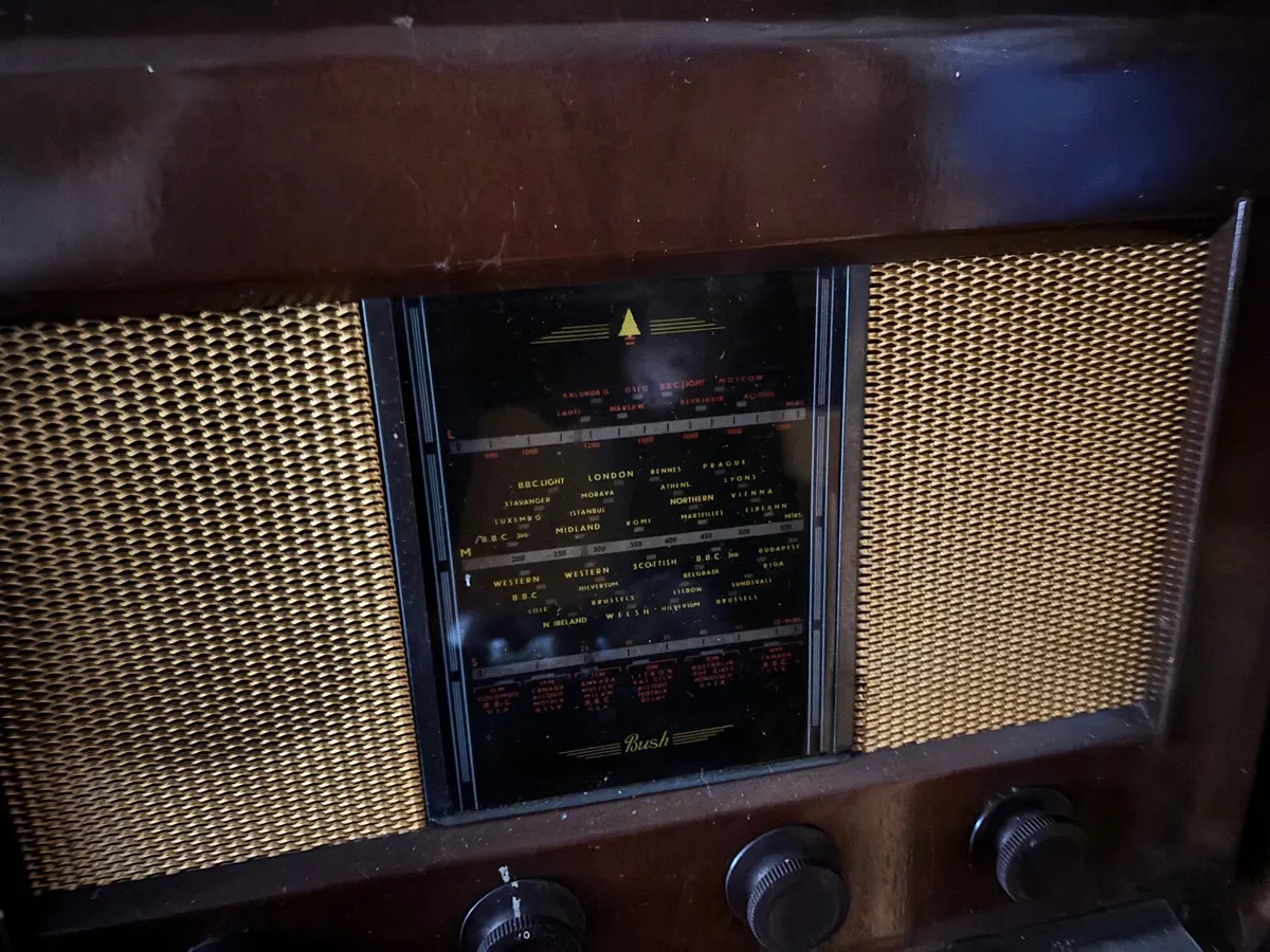Valve radios - Image 2