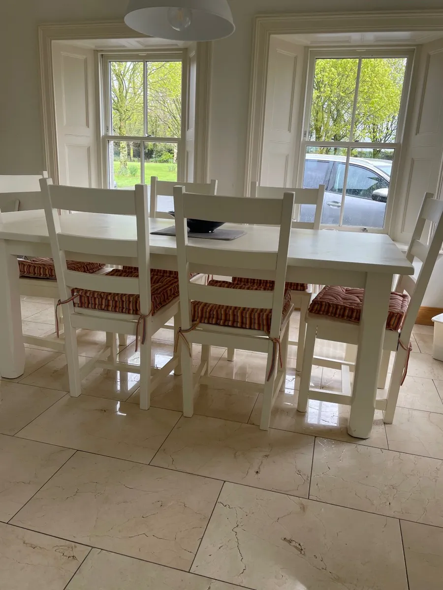 Dining table and chairs - Image 1