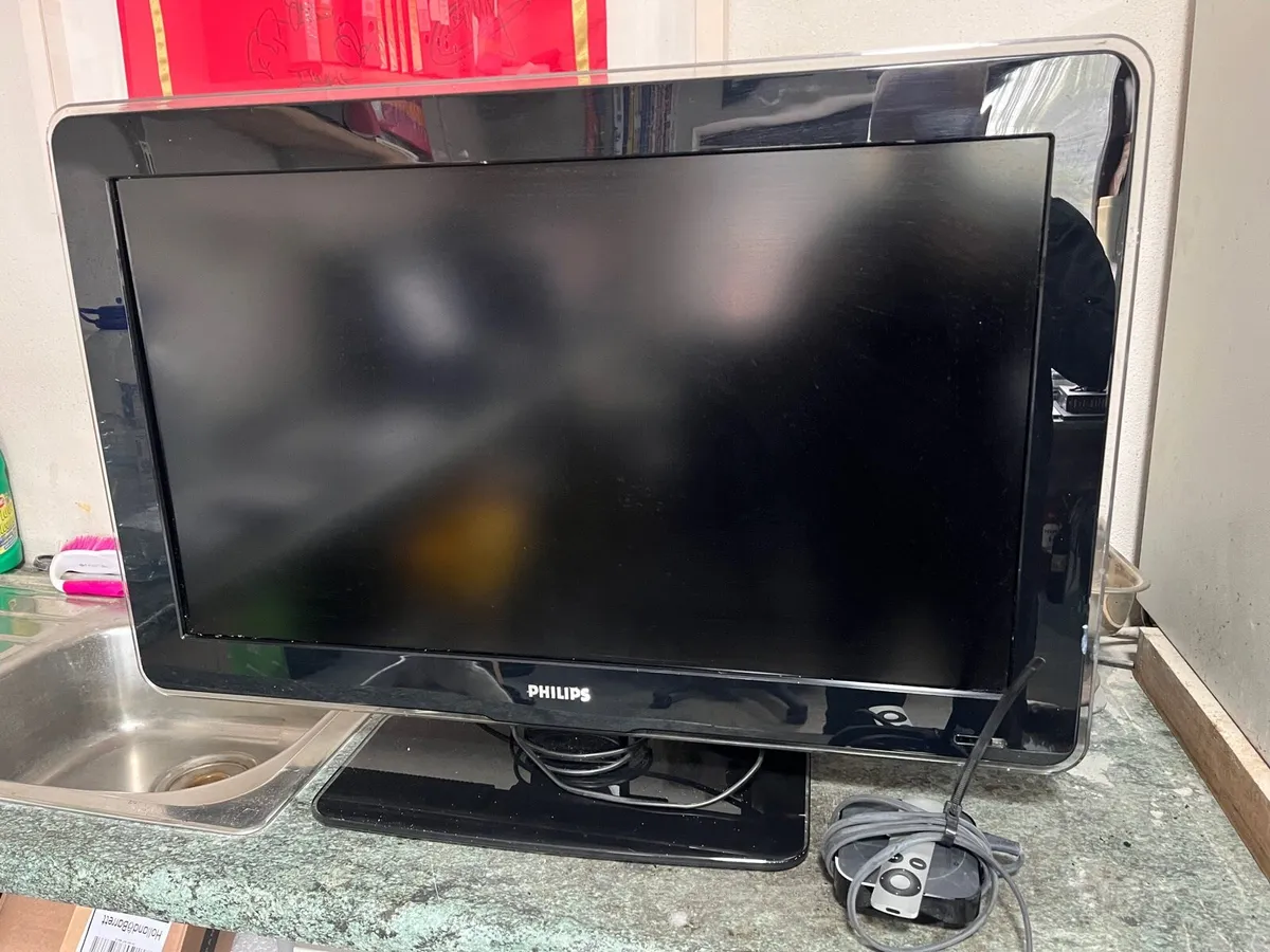 Philips TV and Apple TV Gen 3 - Image 1