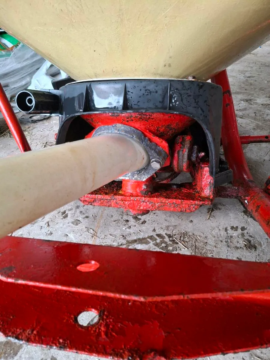 Fertiliser wagatil spreader - Image 2