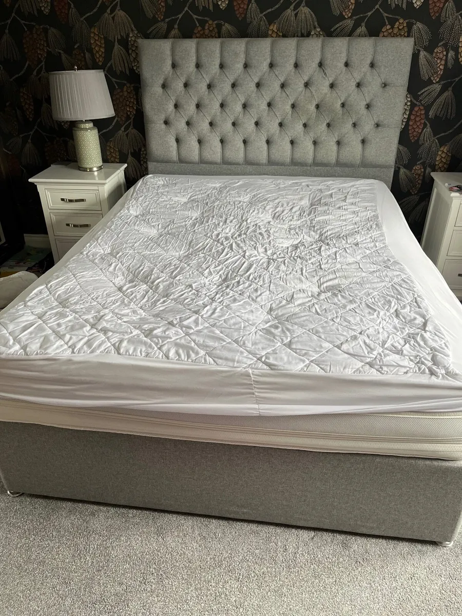 King size bed - Image 1