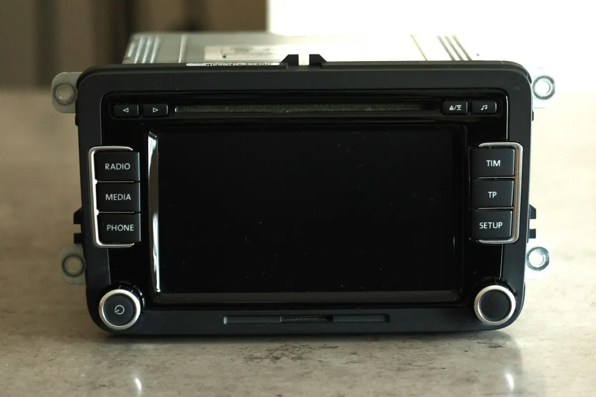 Volkswagen Passat 2011 - Image 2