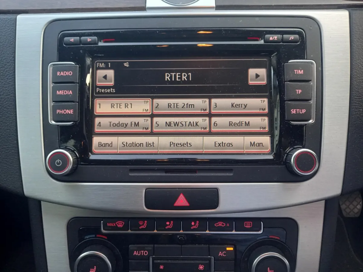 Volkswagen Passat 2011 - Image 1