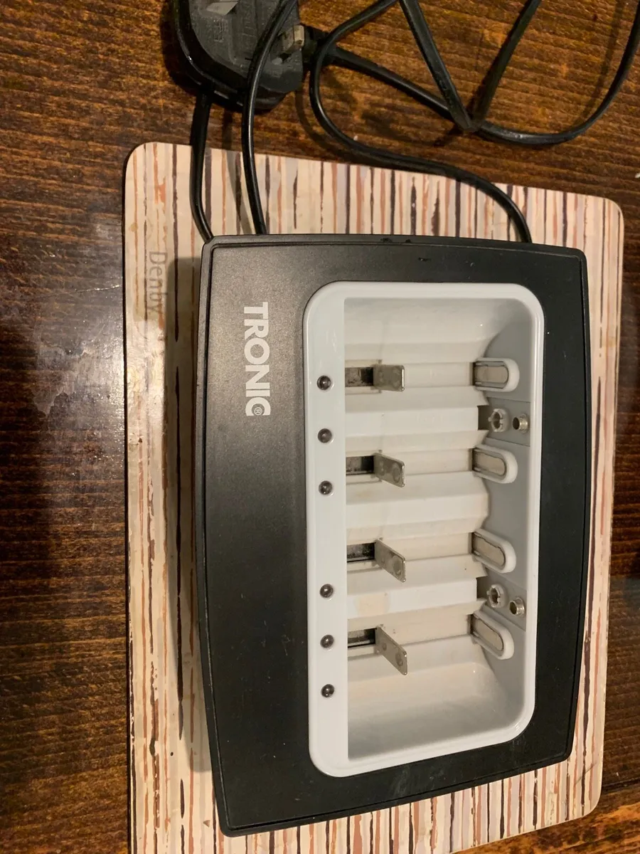 Battery charger - Image 1