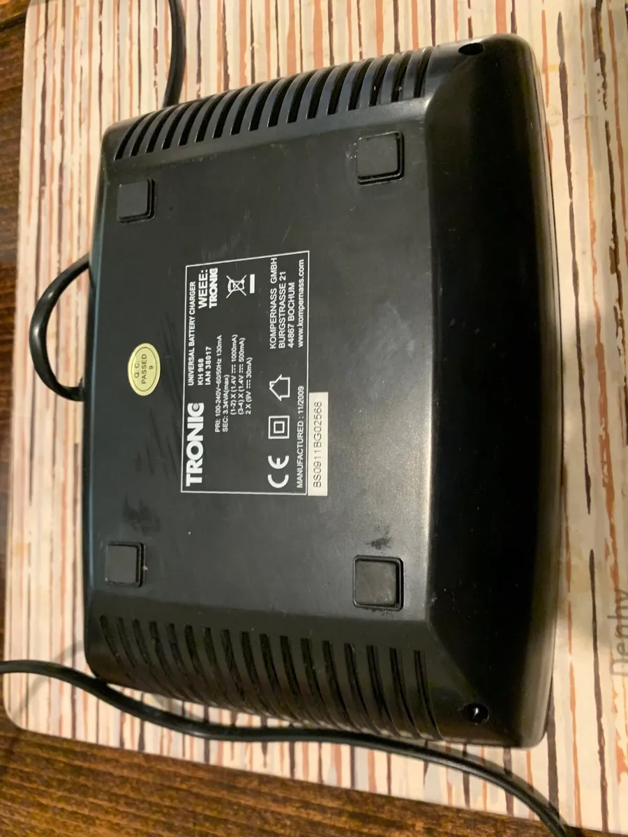 Battery charger - Image 2