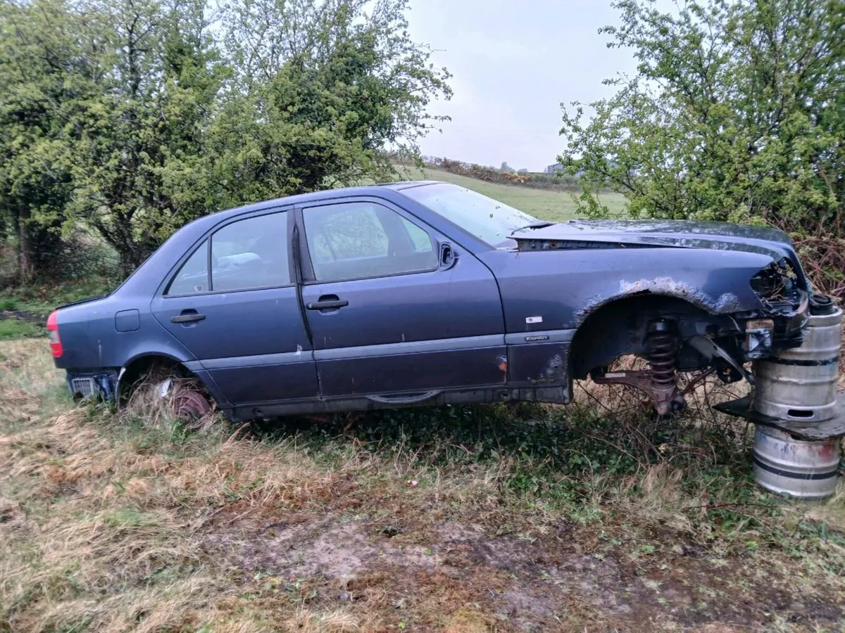 Mercedes C220 - Image 2