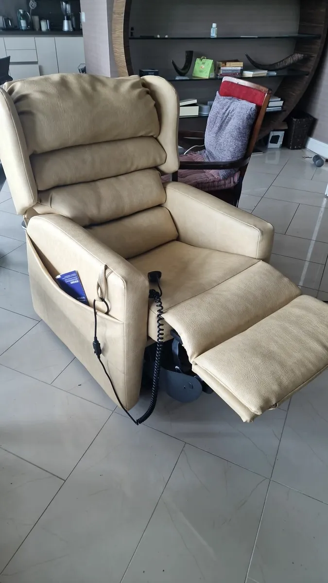 Rising reclining chair - Image 1