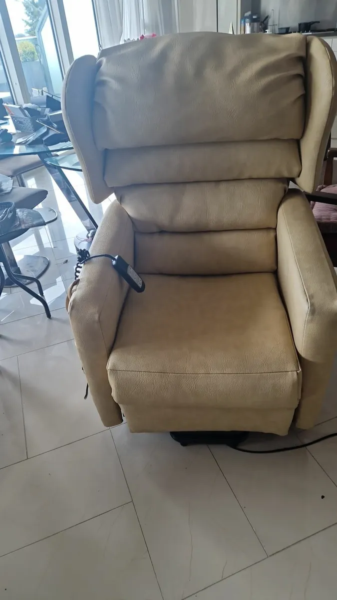 Rising reclining chair - Image 3