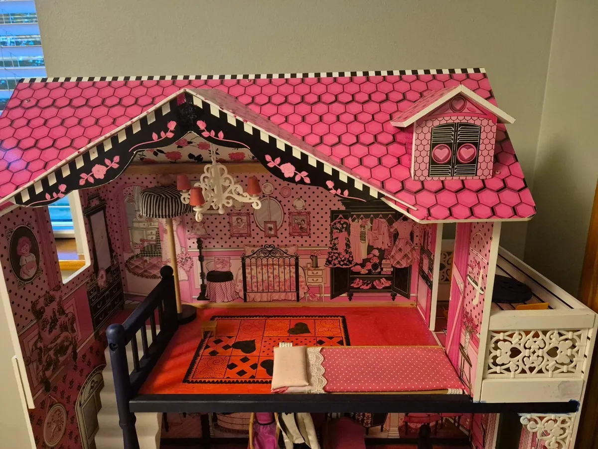 Doll House 4 Ft with some contents as seen. LAOIS, - Image 3
