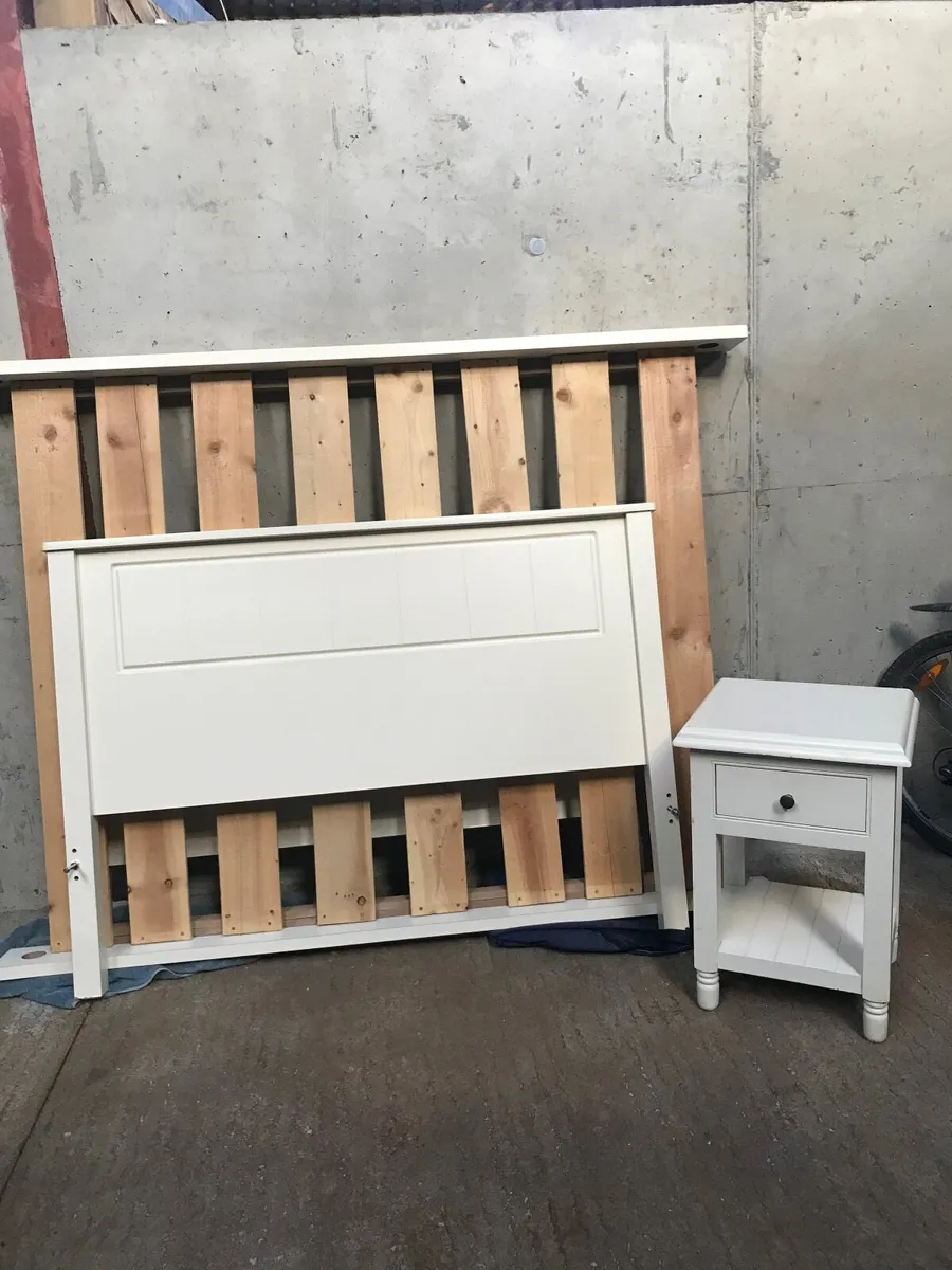 Bed - Image 1
