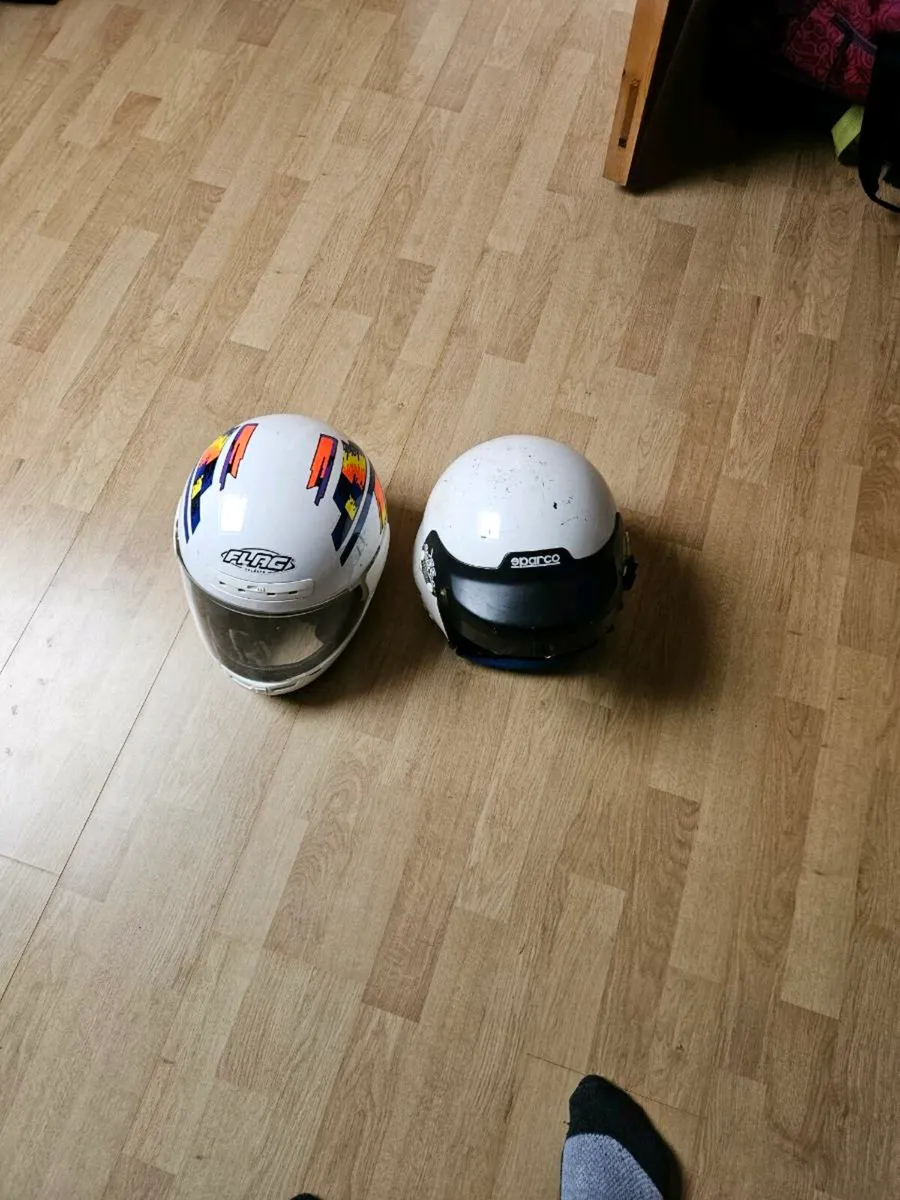 helmets seats - Image 1