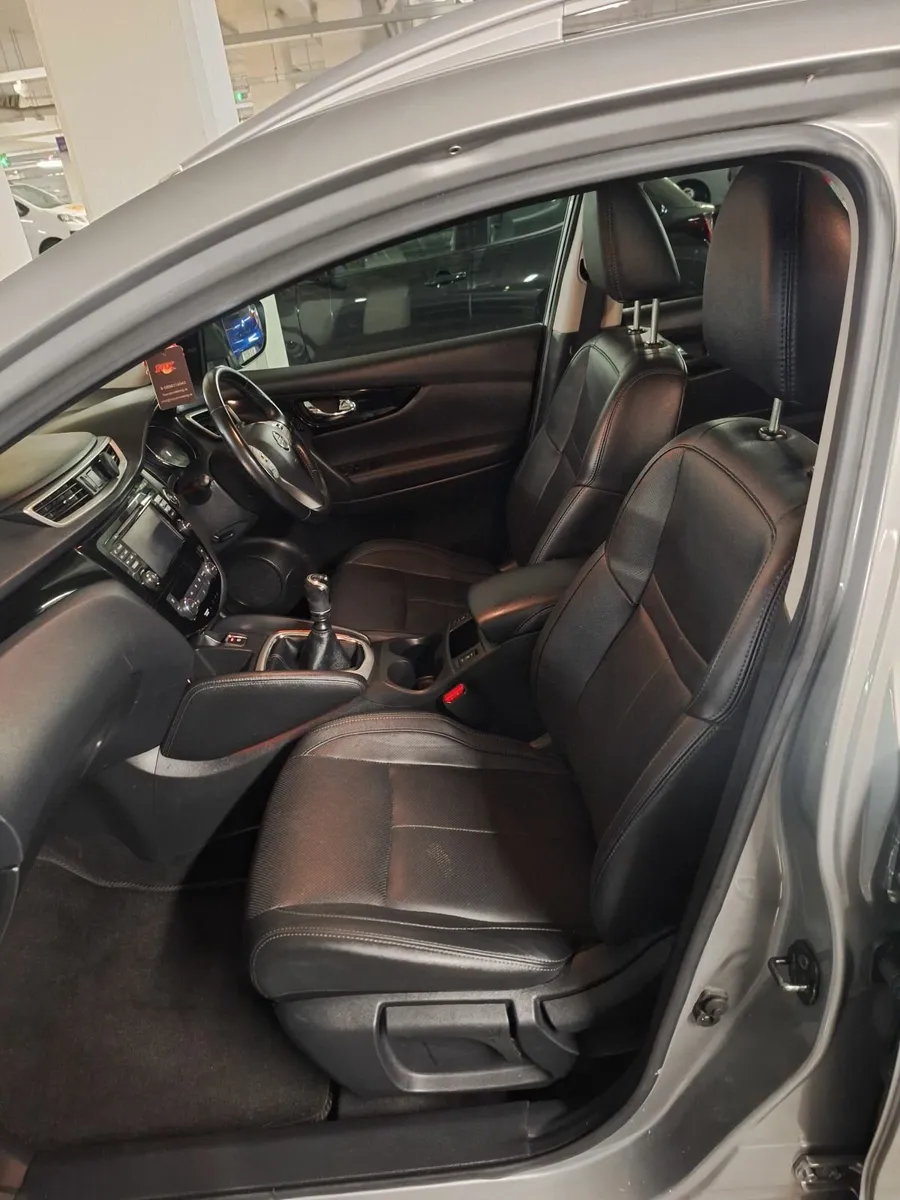 Nissan Qashqai SVE Top Spec Panoramic Roof 2017 - Image 2