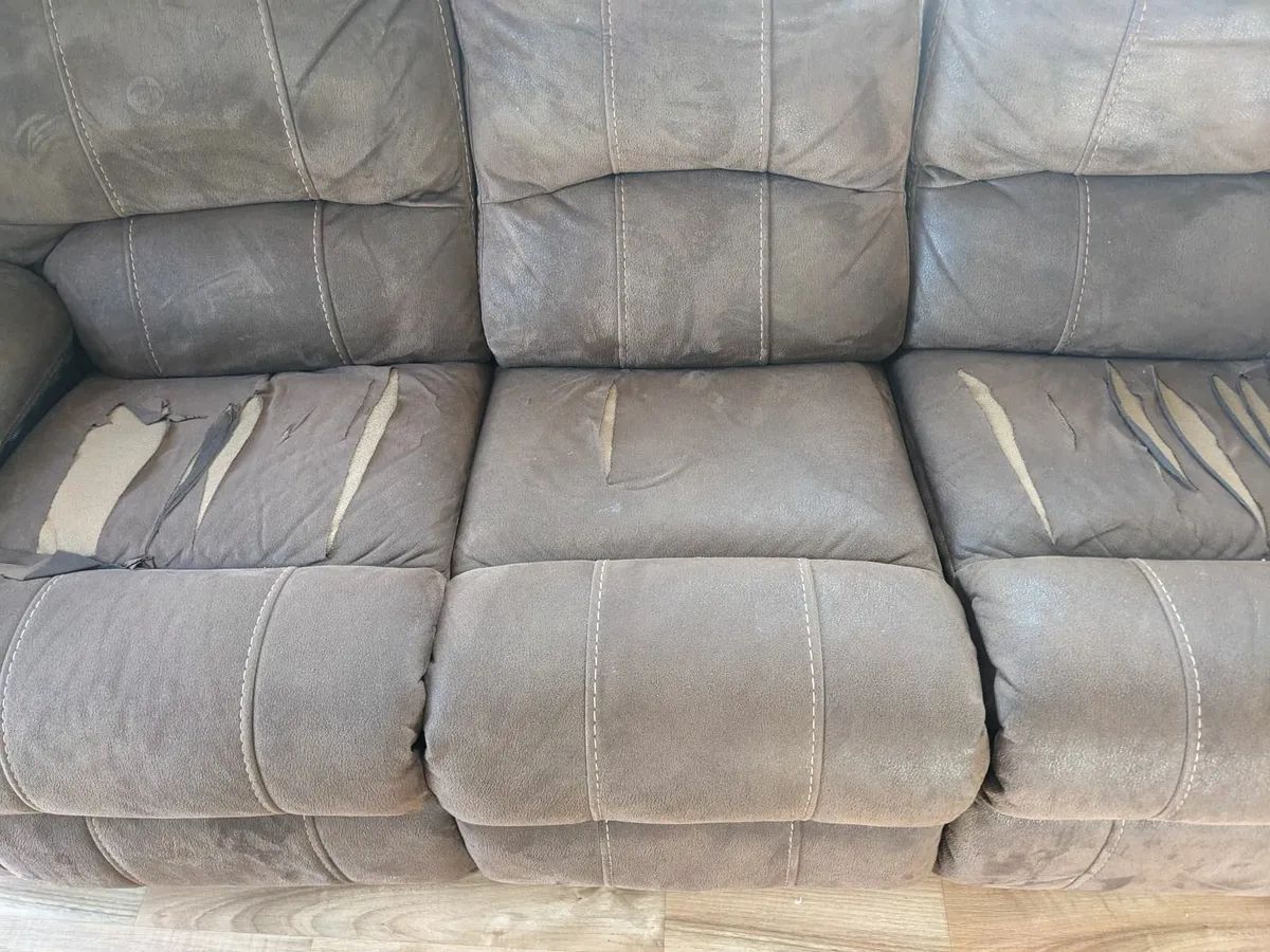 Free Recliner couch - Image 3