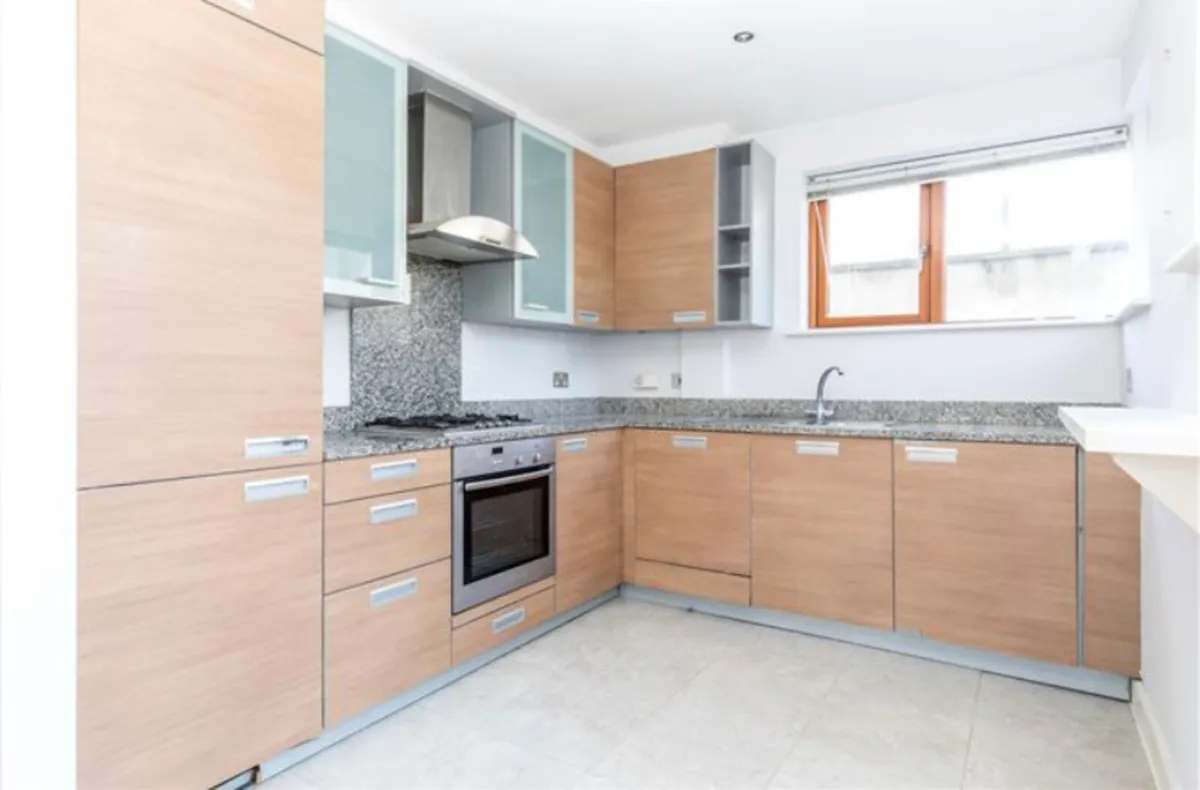 Kitchen with marble worktop