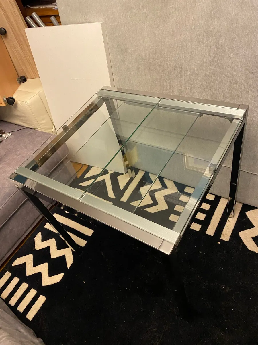Glass table - Image 1