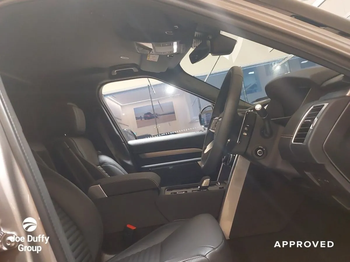 Land Rover Discovery 3.0 SD6 Dynamic HSE Commerci - Image 4