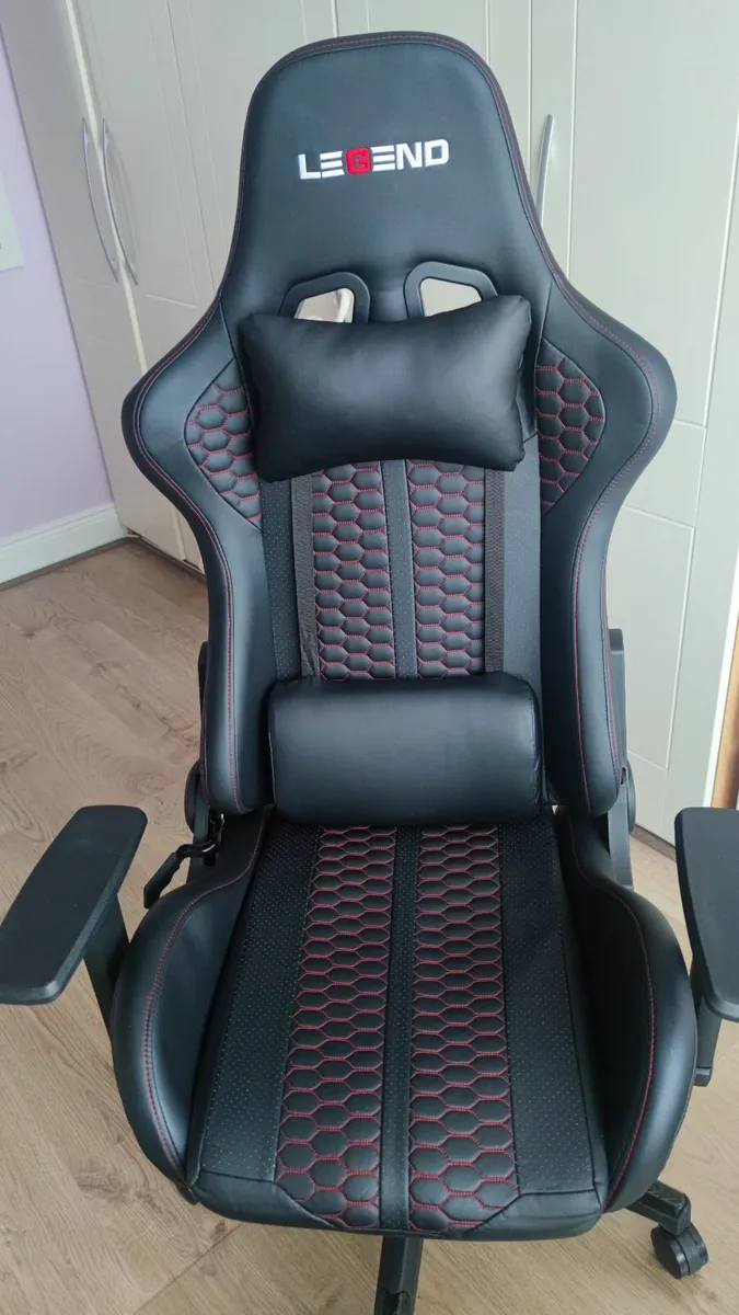 Legend gaming chair - Image 1