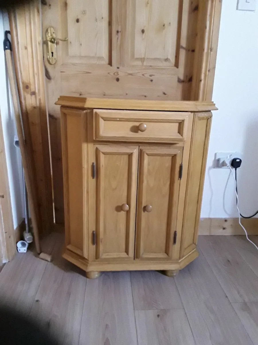 Pine unit good condition plenty of storage - Image 1
