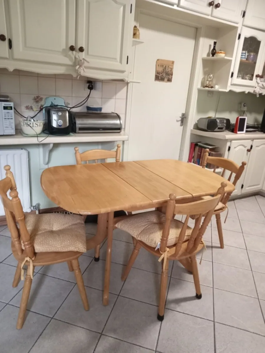 Kitchen Table Extendable & Chairs - Image 1