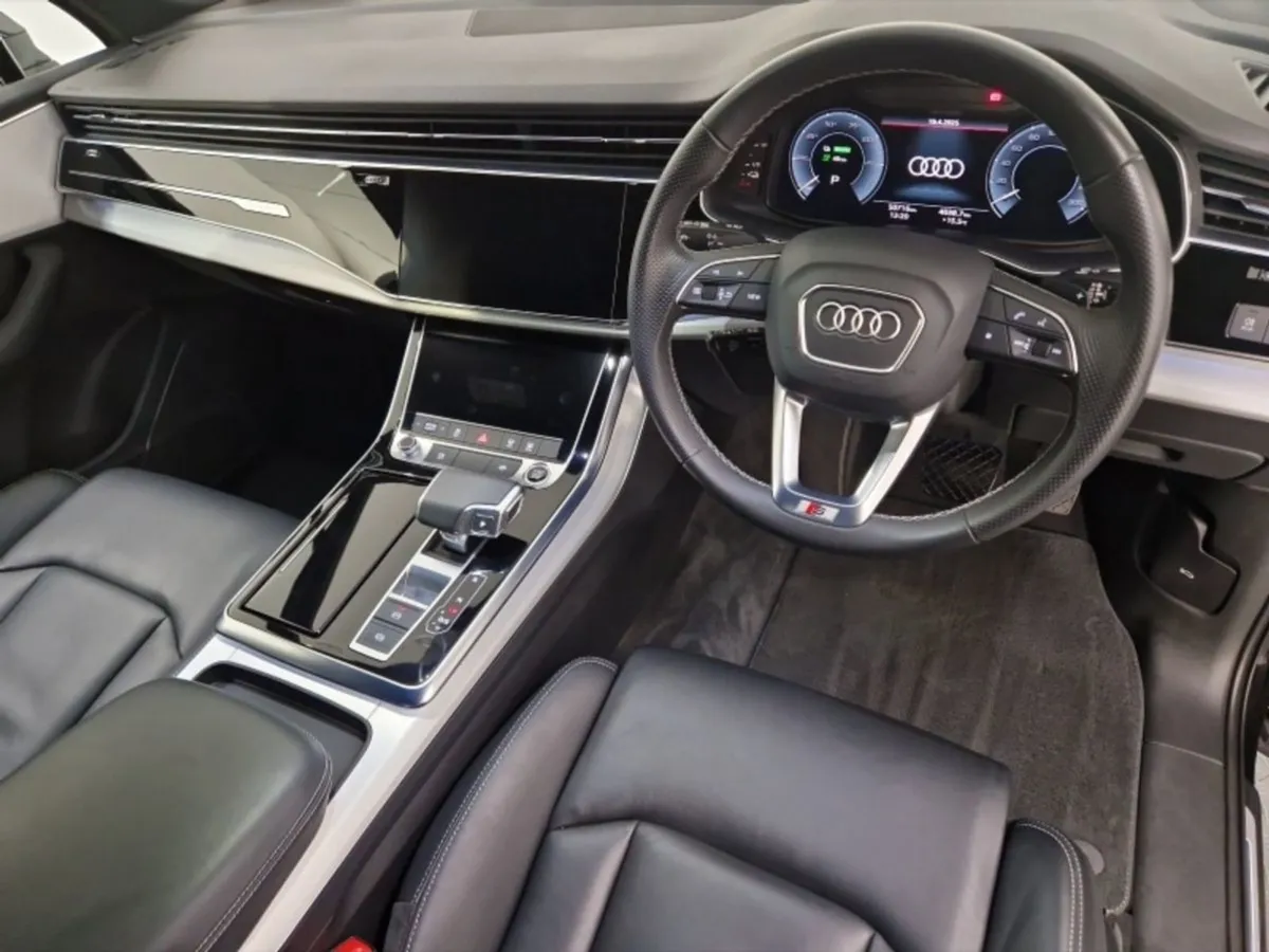 Audi Q7 55 Tfsi e S Line - Image 4