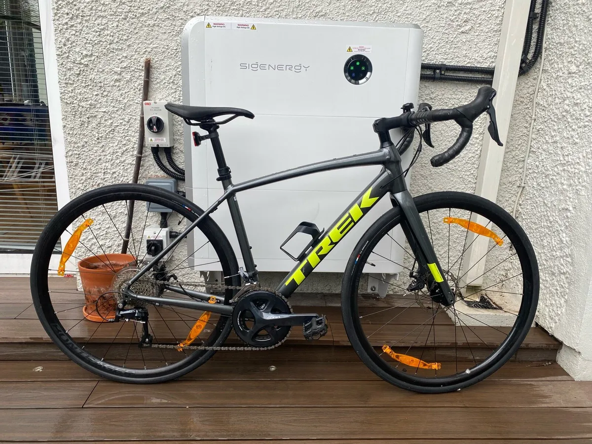 Trek Domane AL3 Grey & Green - Image 1