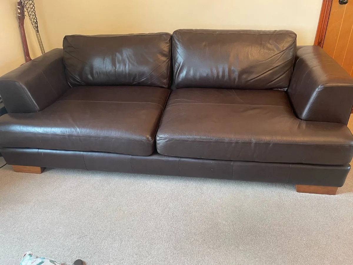 M&S Leather Suite 3, 2 & 1 - Image 3